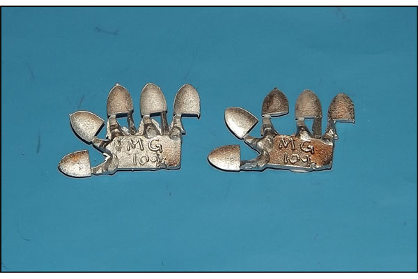 AC2 - MEDIEVAL HEATER SHIELD (8)