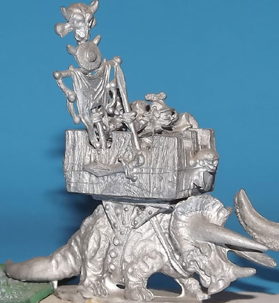 DFA44 - ARMOURED TRICEROTOPS WITH CASTLETOP WITH ORC COMMANDER