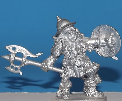 DFA8 - GIANT (1) Armoured with Axe & Shield.