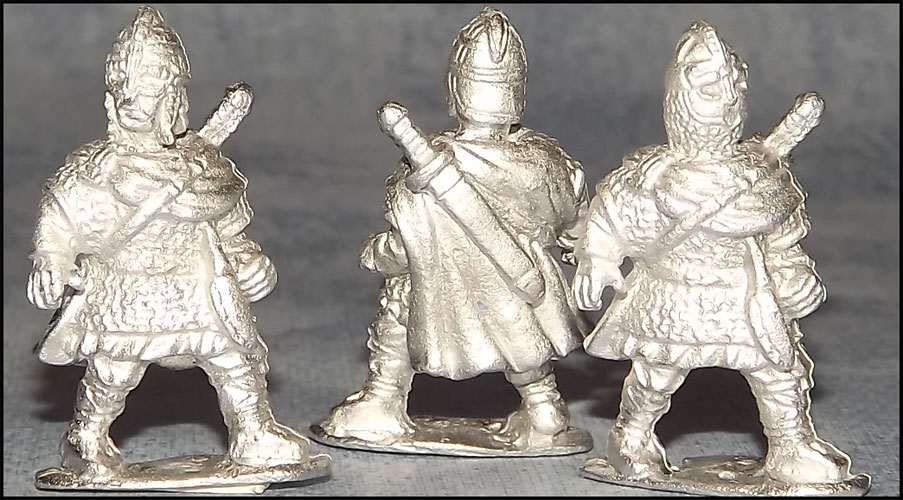 ES 5 - Warrior in Mail & cloak advancing