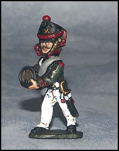 NRT 21 - FOOT ARTILLERYMAN WITH POWDER KEG